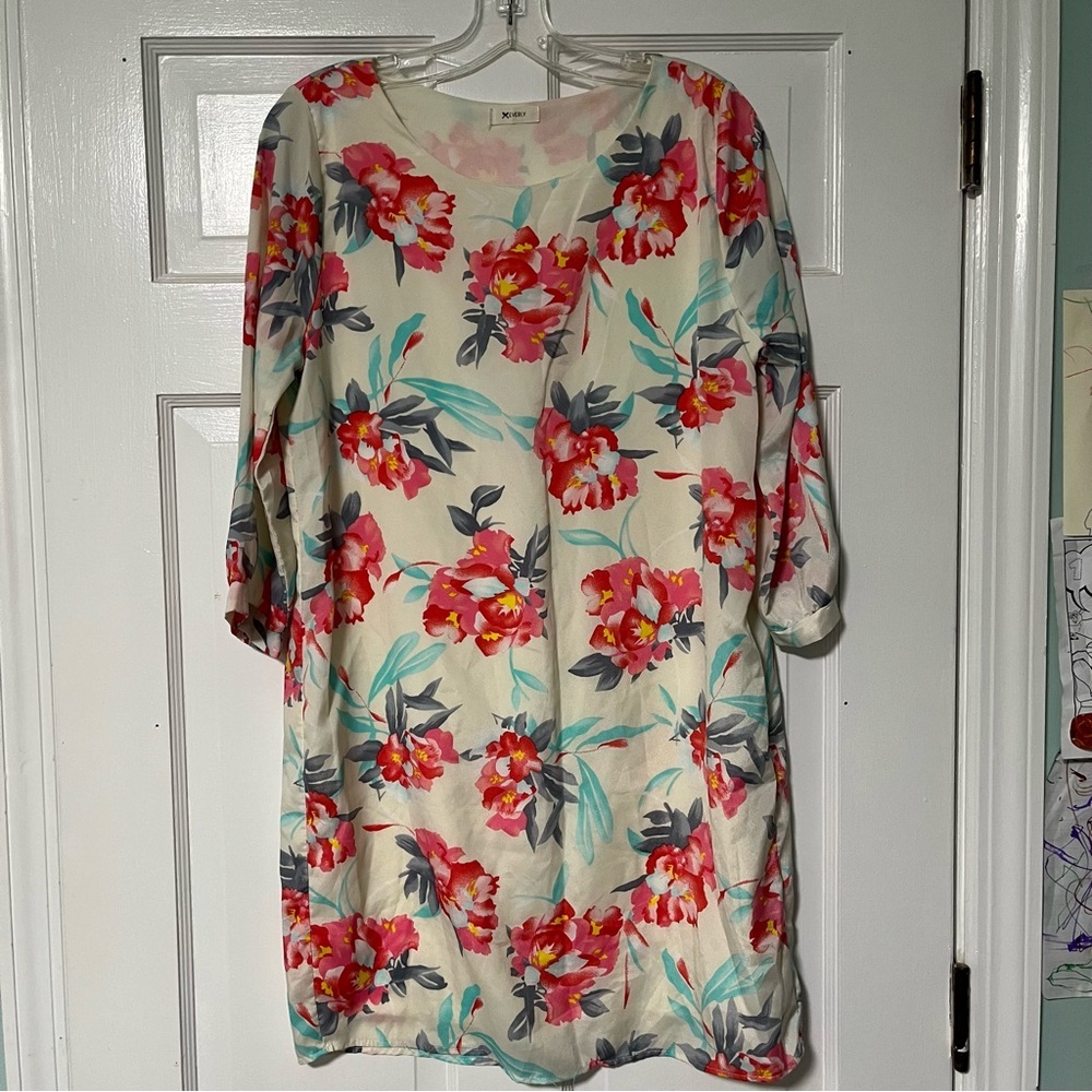Everly Feminine Floral quarter sleeve Dress with Red and Blue Accents